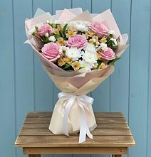 Букет цветов из:  Гвоздики, Орхидеи и Розы в Вознесенском