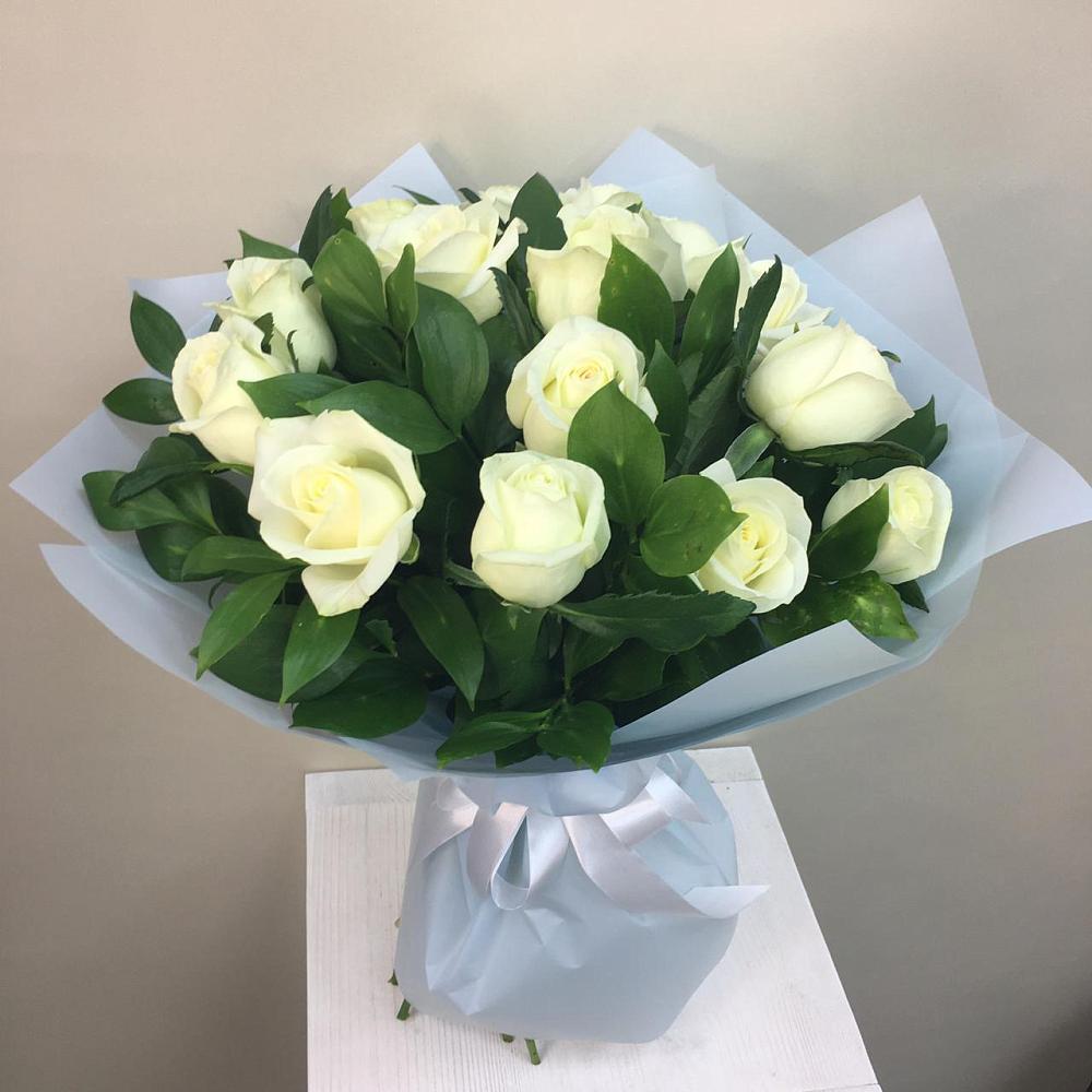 Букет 15 Белых роз Проуд в Вознесенском