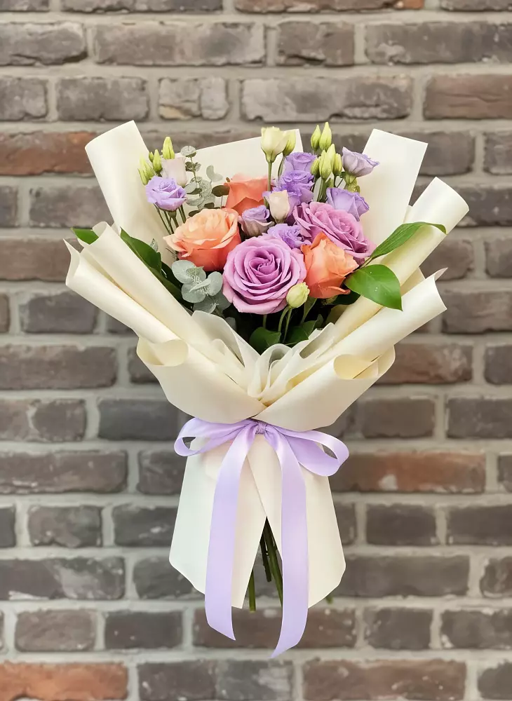 Букет цветов из: Лизиантусы и Розы в Вознесенском