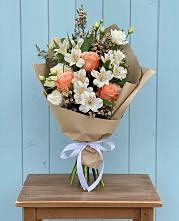 Букет цветов из:  Альстромерии, Лизиантусы, Розы и Хризантемы в Вознесенском