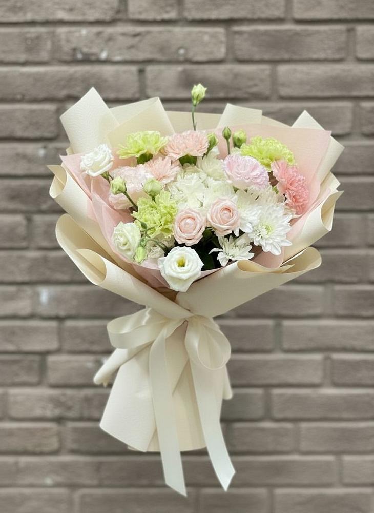 Букет цветов из: Гвоздики, Розы, Лизиантусы и Хризантемы в Вознесенском