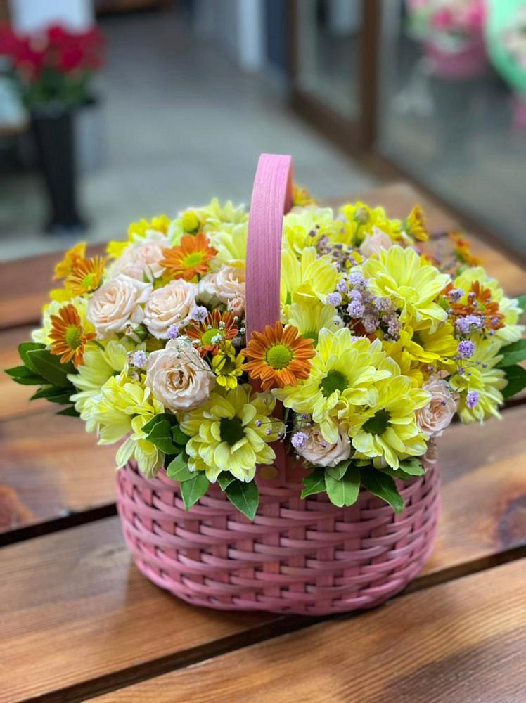 Цветочная композиция из Хризантемы и Розы в корзине в Вознесенском