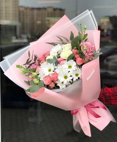Букет цветов из: Розы, Лизиантусы и Хризантемы в Вознесенском