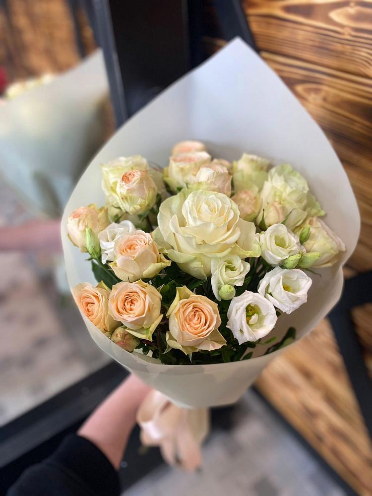 Букет цветов из: Розы и Лизиантусы в Вознесенском